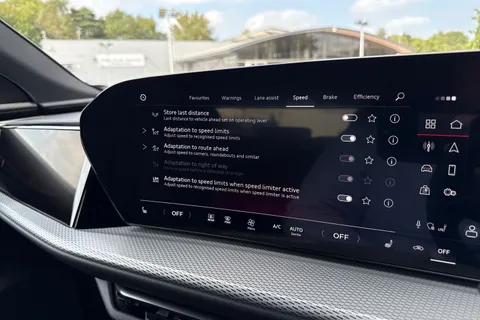 DK75UVA Audi Q5 2.0 TDI Launch Edition Sportback S Tronic quattro Euro 6 (s/s) 5dr Thumbnail #47