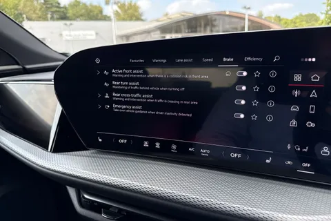 DK75UVA Audi Q5 2.0 TDI Launch Edition Sportback S Tronic quattro Euro 6 (s/s) 5dr Thumbnail #48