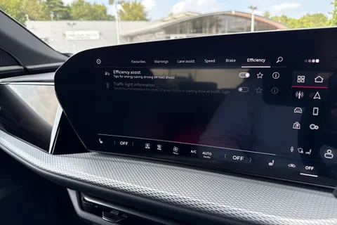 DK75UVA Audi Q5 2.0 TDI Launch Edition Sportback S Tronic quattro Euro 6 (s/s) 5dr Thumbnail #49