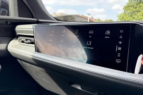 DK75UVA Audi Q5 2.0 TDI Launch Edition Sportback S Tronic quattro Euro 6 (s/s) 5dr Thumbnail #50