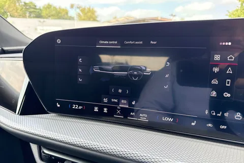 DK75UVA Audi Q5 2.0 TDI Launch Edition Sportback S Tronic quattro Euro 6 (s/s) 5dr Thumbnail #51