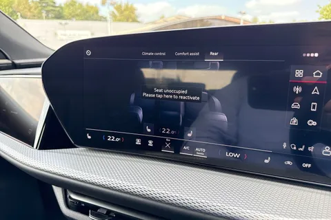 DK75UVA Audi Q5 2.0 TDI Launch Edition Sportback S Tronic quattro Euro 6 (s/s) 5dr Thumbnail #53