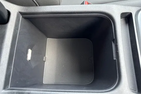 DK75UVA Audi Q5 2.0 TDI Launch Edition Sportback S Tronic quattro Euro 6 (s/s) 5dr Thumbnail #56