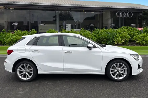 PY25EAJ Audi A3 Sport 40 TFSI e  204 PS S tronic Thumbnail #4