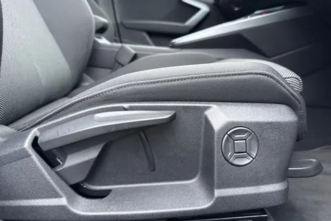 PY25EAJ Audi A3 Sport 40 TFSI e  204 PS S tronic Thumbnail #44