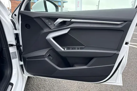 PY25EAJ Audi A3 Sport 40 TFSI e  204 PS S tronic Thumbnail #46