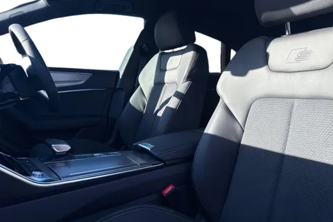 PX75KKD Audi A7 2.0 TFSIe 50 S line Sportback S Tronic quattro Euro 6 (s/s) 5dr 17.9kWh Thumbnail #16