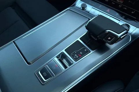 PX75KKD Audi A7 2.0 TFSIe 50 S line Sportback S Tronic quattro Euro 6 (s/s) 5dr 17.9kWh Thumbnail #23
