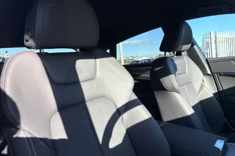 PX75KKD Audi A7 2.0 TFSIe 50 S line Sportback S Tronic quattro Euro 6 (s/s) 5dr 17.9kWh Thumbnail #24