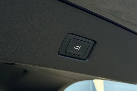 PX75KKD Audi A7 2.0 TFSIe 50 S line Sportback S Tronic quattro Euro 6 (s/s) 5dr 17.9kWh Thumbnail #26