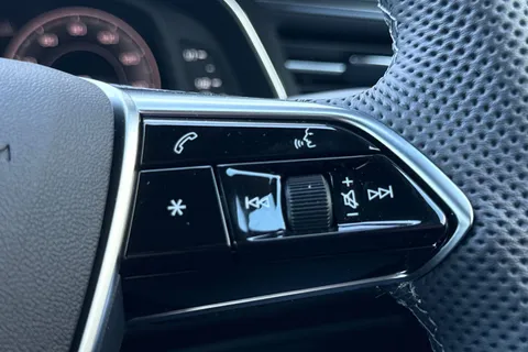 PX75KKD Audi A7 2.0 TFSIe 50 S line Sportback S Tronic quattro Euro 6 (s/s) 5dr 17.9kWh Thumbnail #39