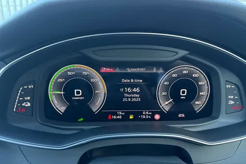 PX75KKD Audi A7 2.0 TFSIe 50 S line Sportback S Tronic quattro Euro 6 (s/s) 5dr 17.9kWh Thumbnail #40