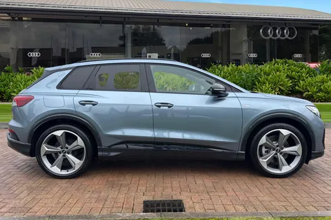 KO74FLL Audi Q4 e-tron Q4 Black Edition 45 e-tron kW Thumbnail #4