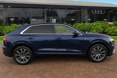 DX72WWS Audi Q8 S line 55 TFSI quattro 340 PS tiptronic Thumbnail #4