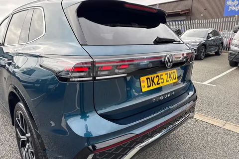 DK25ZKO Volkswagen Tiguan 2.0 TDI R-Line 5dr DSG ⭐Driver assistance package IQ lights, Info Package p Thumbnail #8