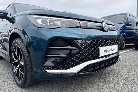 DK25ZKO Volkswagen Tiguan 2.0 TDI R-Line 5dr DSG ⭐Driver assistance package IQ lights, Info Package p Thumbnail #9