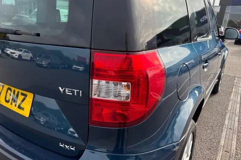 DF67OMZ Škoda Yeti 2.0 TDI SE L Drive Outdoor 4WD Euro 6 (s/s) 5dr Thumbnail #8