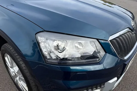 DF67OMZ Škoda Yeti 2.0 TDI SE L Drive Outdoor 4WD Euro 6 (s/s) 5dr Thumbnail #9