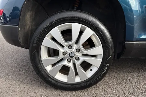 DF67OMZ Škoda Yeti 2.0 TDI SE L Drive Outdoor 4WD Euro 6 (s/s) 5dr Thumbnail #11