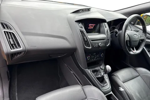 15 of 53 for FORD FOCUS 2.0T EcoBoost ST-3 Navigation 5dr