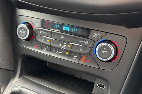 22 of 53 for FORD FOCUS 2.0T EcoBoost ST-3 Navigation 5dr