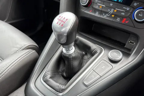 23 of 53 for FORD FOCUS 2.0T EcoBoost ST-3 Navigation 5dr