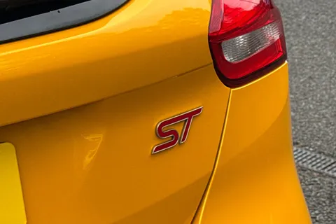 37 of 53 for FORD FOCUS 2.0T EcoBoost ST-3 Navigation 5dr