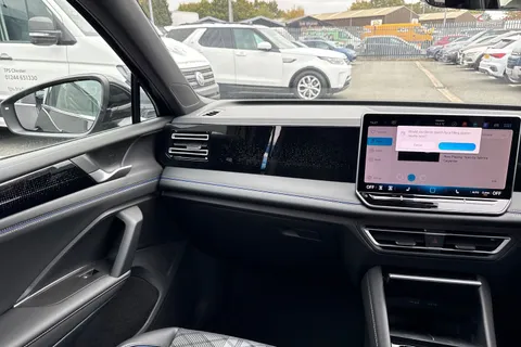 Volkswagen Tiguan 2.0 TDI R-Line DSG Euro 6 (s/s) 5dr Thumbnail #20