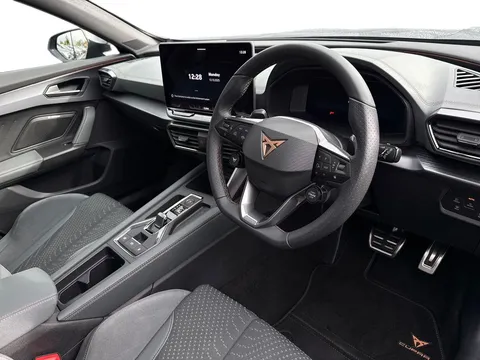 KT74VJC CUPRA Formentor 2.0 TSI 333 VZ3 5dr DSG 4Drive*** PANORAMIC SUNROOF*** Thumbnail #8