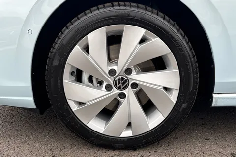 GF25HSX Volkswagen Golf 1.5 TSI 204 Match eHybrid 5dr DSG Thumbnail #14