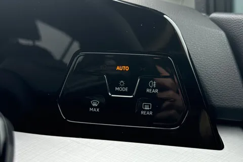 GF25HSX Volkswagen Golf 1.5 TSI 204 Match eHybrid 5dr DSG Thumbnail #37