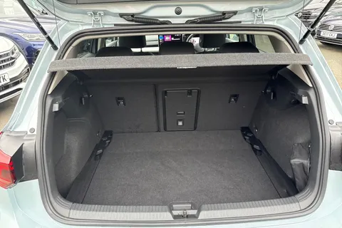 DF25AOT Volkswagen Golf 1.5 eTSI 150 Match 5dr DSG | Rear View Camera | Technology Pack Thumbnail #7