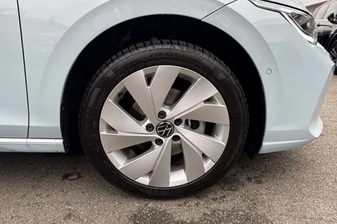 DF25AOT Volkswagen Golf 1.5 eTSI 150 Match 5dr DSG | Rear View Camera | Technology Pack Thumbnail #10