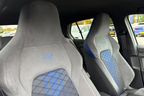 CK23SRX Volkswagen Golf 2.0 TSI 320 R 4Motion 5dr DSG **HARMON KARDON, WINTER PACK** Thumbnail #25