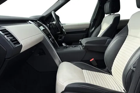 KJ73NTD Land Rover Discovery 3.0 D300 Dynamic HSE 5dr Thumbnail #4