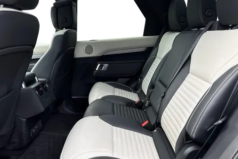 KJ73NTD Land Rover Discovery 3.0 D300 Dynamic HSE 5dr Thumbnail #5