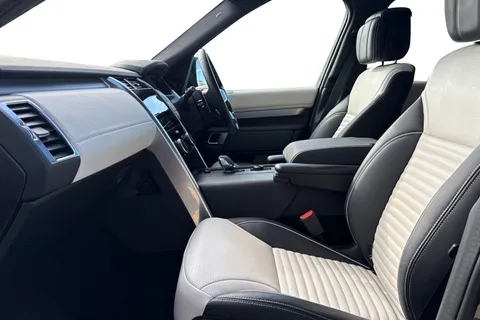 KP24MKG Land Rover Discovery 3.0 D300 Dynamic HSE 5dr Thumbnail #4