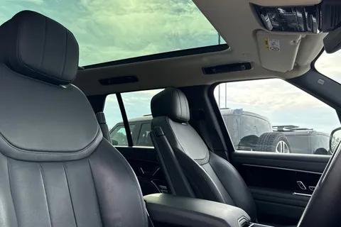 22 of 49 for LAND ROVER RANGE ROVER 3.0 D300 HSE 4dr Auto