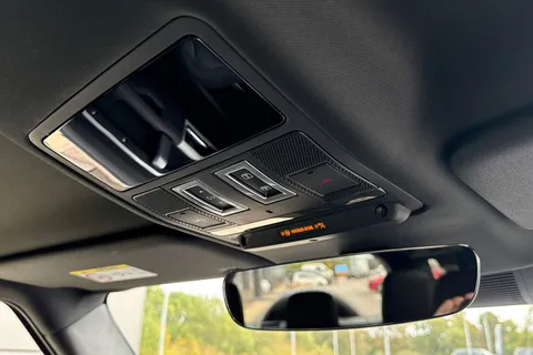 KW73XEX Land Rover Defender 110 3.0 D300 110 X-Dynamic SE 5dr Thumbnail #25