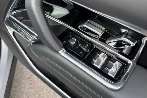 26 of 49 for LAND ROVER RANGE ROVER 3.0 D300 HSE 4dr Auto