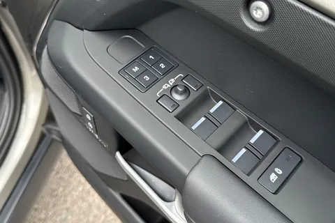 KK24LFH Land Rover Defender 110 2.0 P300e X-Dynamic HSE 5dr Thumbnail #27