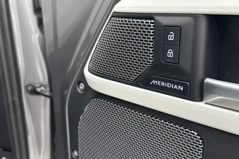 KW73XEX Land Rover Defender 110 3.0 D300 110 X-Dynamic SE 5dr Thumbnail #26