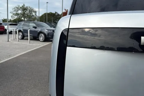 27 of 49 for LAND ROVER RANGE ROVER 3.0 D300 HSE 4dr Auto