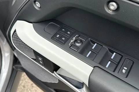 KW73XEX Land Rover Defender 110 3.0 D300 110 X-Dynamic SE 5dr Thumbnail #27