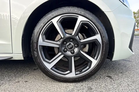 PX23OLJ Audi A1 Black Edition 30 TFSI 110 PS S tronic Thumbnail #14