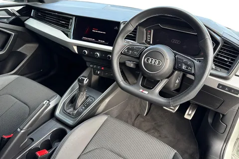 PX23OLJ Audi A1 Black Edition 30 TFSI 110 PS S tronic Thumbnail #15