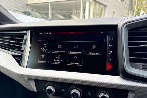 PX23OLJ Audi A1 Black Edition 30 TFSI 110 PS S tronic Thumbnail #18