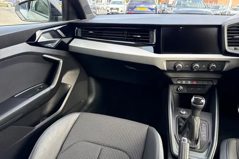 PX23OLJ Audi A1 Black Edition 30 TFSI 110 PS S tronic Thumbnail #21