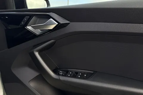 PX23OLJ Audi A1 Black Edition 30 TFSI 110 PS S tronic Thumbnail #22