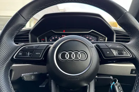 PX23OLJ Audi A1 Black Edition 30 TFSI 110 PS S tronic Thumbnail #40